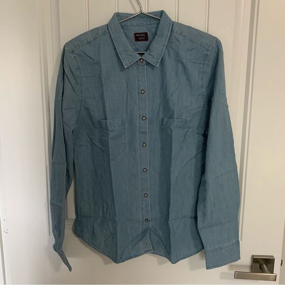 Untuckit Shirt - Picture 9 of 10